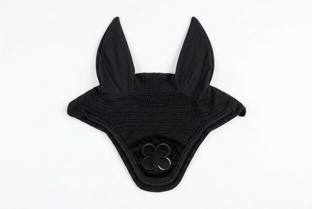 Lucky charm clasic black ear bonnet